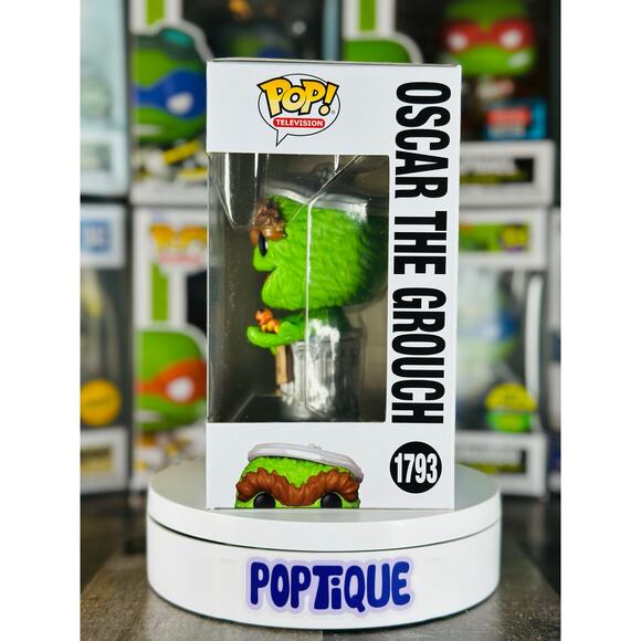 Sesame Street Oscar the Grouch with Slimey Funko Pop! #1793 - Picture 2 of 6